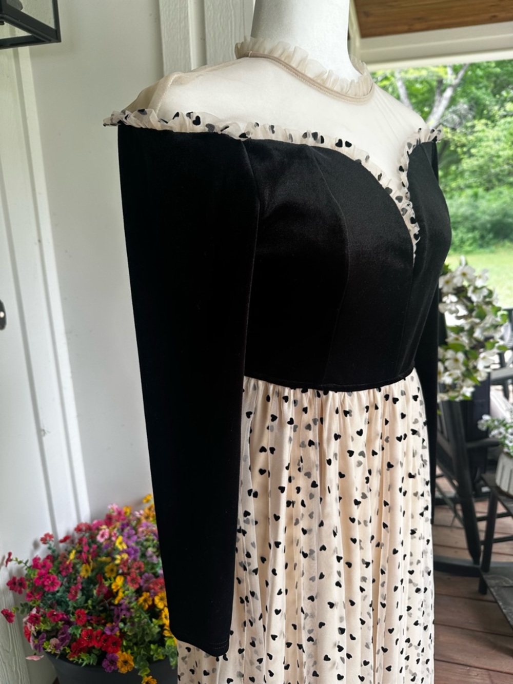 Women’s MOTF Small Elegant Black Velvet & Cream with Hearts - Long-Sleeve Dress - Picture 2 of 8